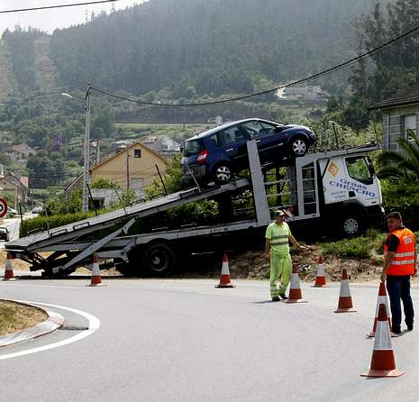 El Accidente De Un Cami N Obliga A Cortar Un Carril De La Rotonda De La