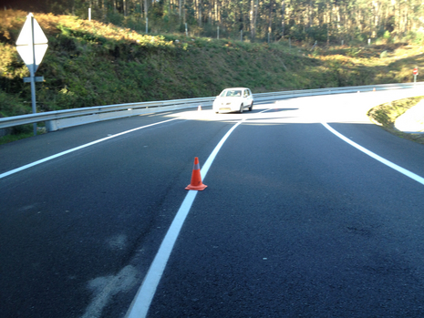 Los trabajos de pintado en el vial obligan a circular con precaución en