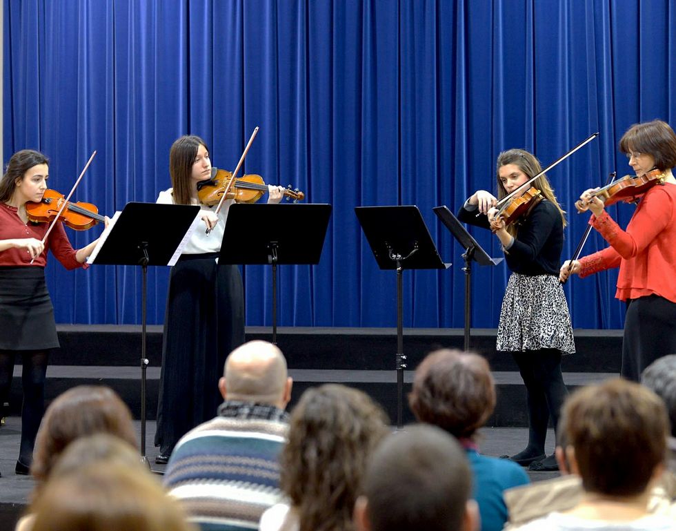 La Escola De Altos Estudos Musicais Sale A La Calle