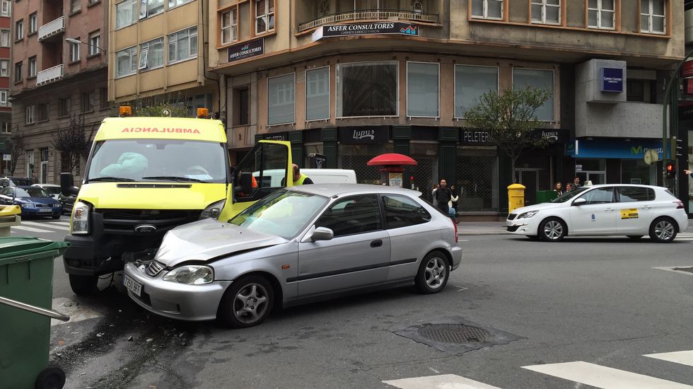 Un Joven Sufri Heridas De Car Cter Leve Al Chocar El Coche Que