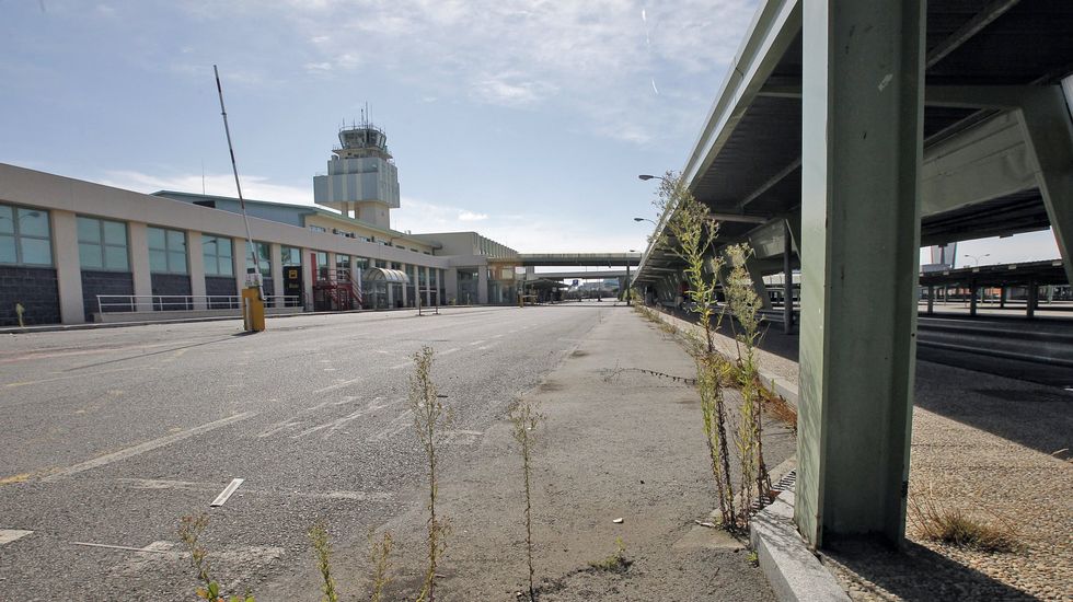 La vieja terminal de Lavacolla acumula seis años sin planes de Aena ni