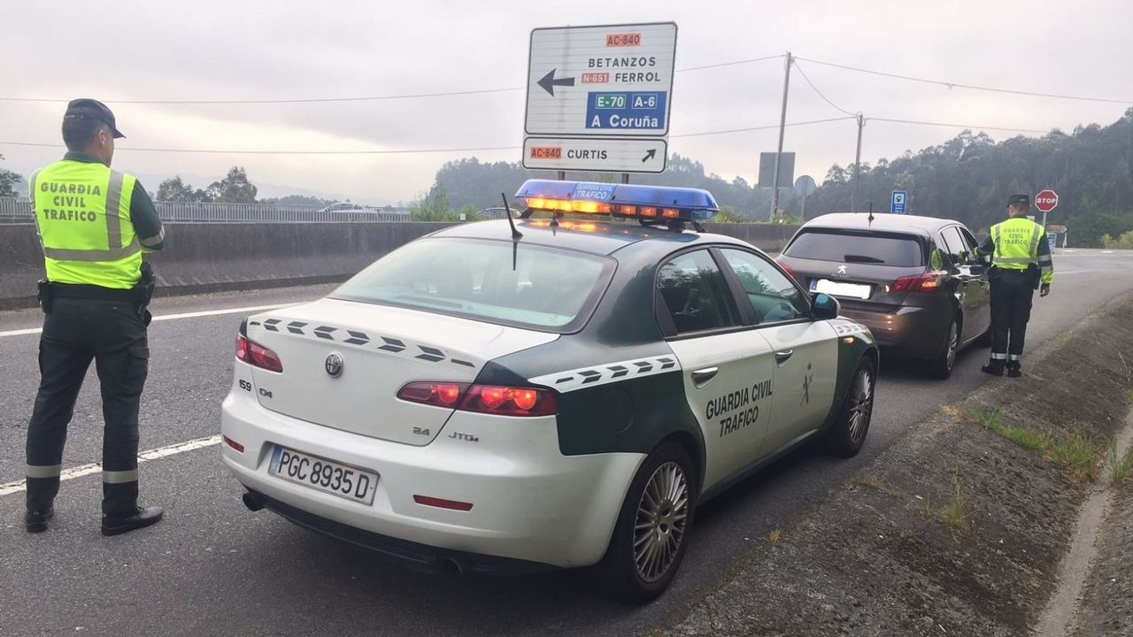 Heridos Cuatro Guardias Civiles De Lugo Al Detener A Un Conductor Ebrio