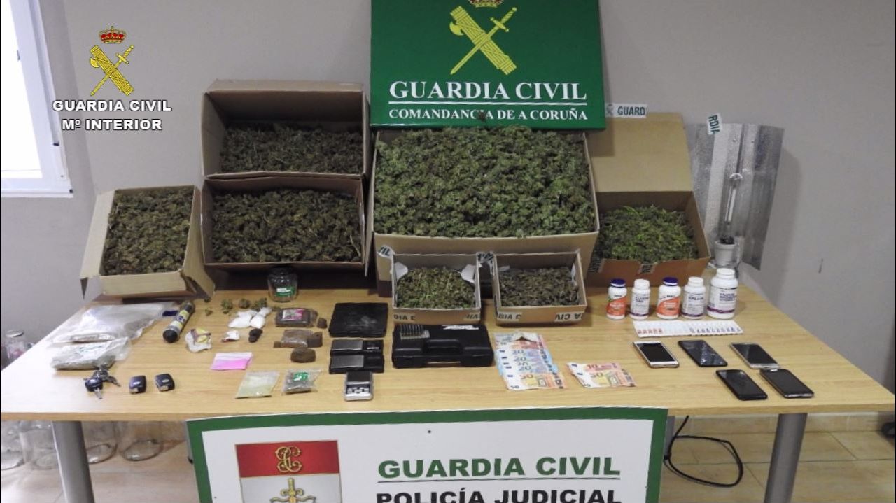 La Guardia Civil Detuvo A Cinco Noieses En Un Operativo Contra El