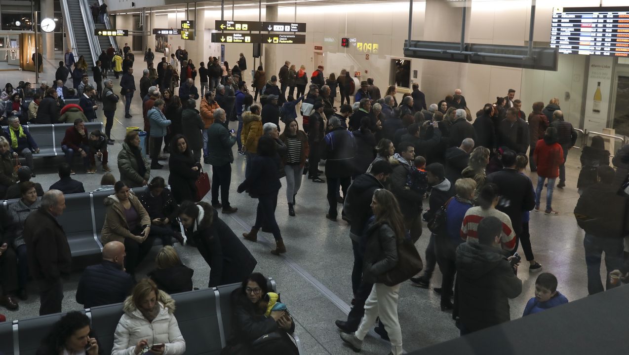 Case Medio Centenar De Voos Desviados Atrasados Ou Cancelados Polos