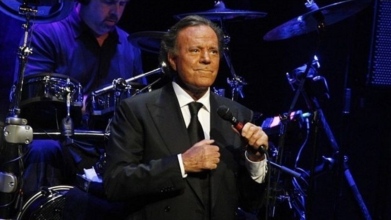 Julio Iglesias Se Despide De Su Suegra Fallecida En Miami