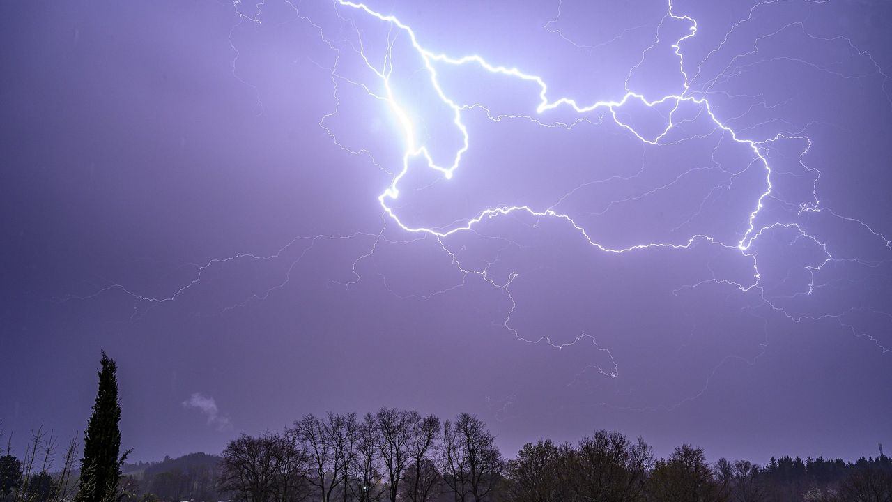 La Intensa Tormenta Deja Casi Mil Rayos Y Lluvias Extraordinarias