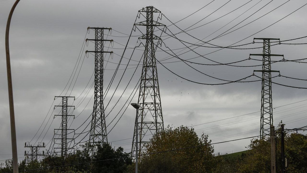 El precio de la luz caerá este domingo un 60 y el megavatio hora se