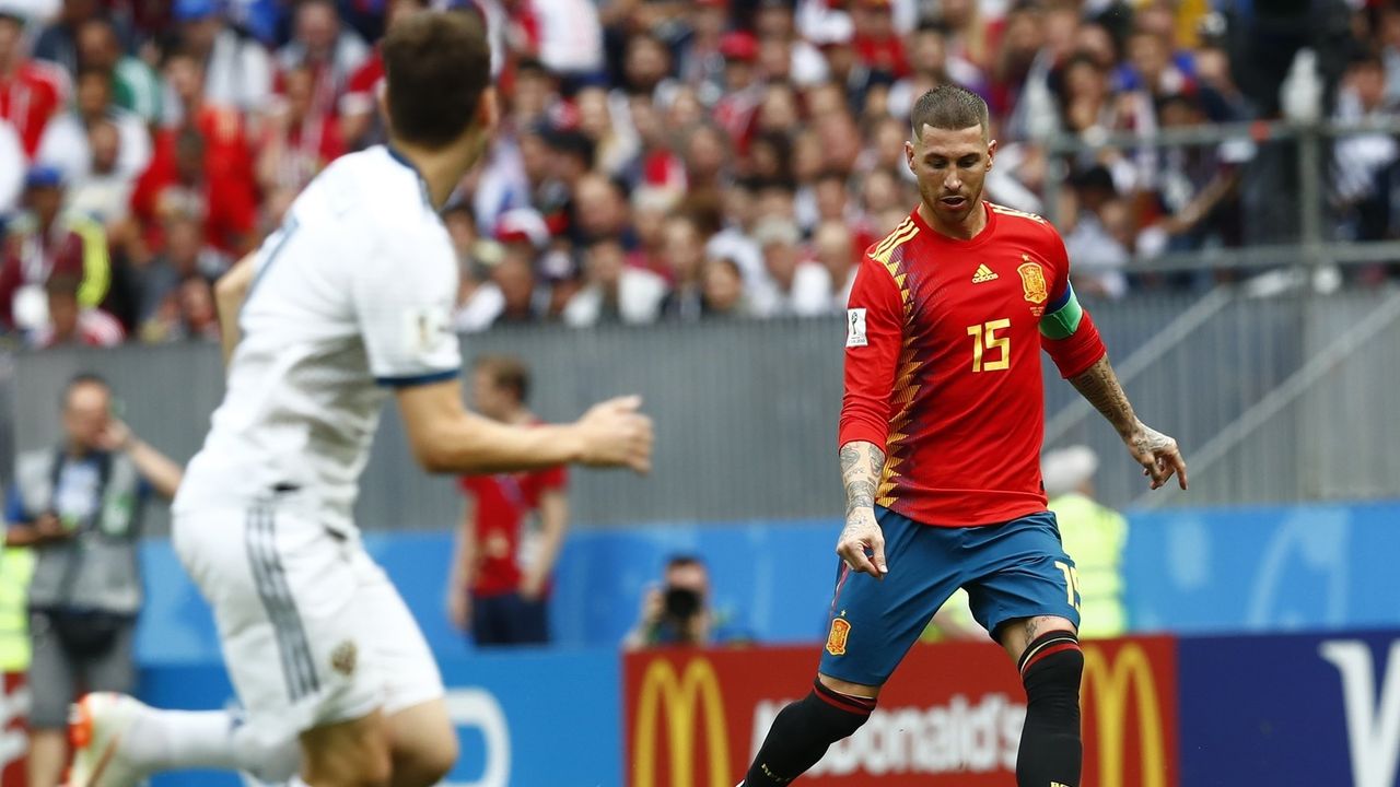 Sergio Ramos anuncia su retirada de la selección después de que De la