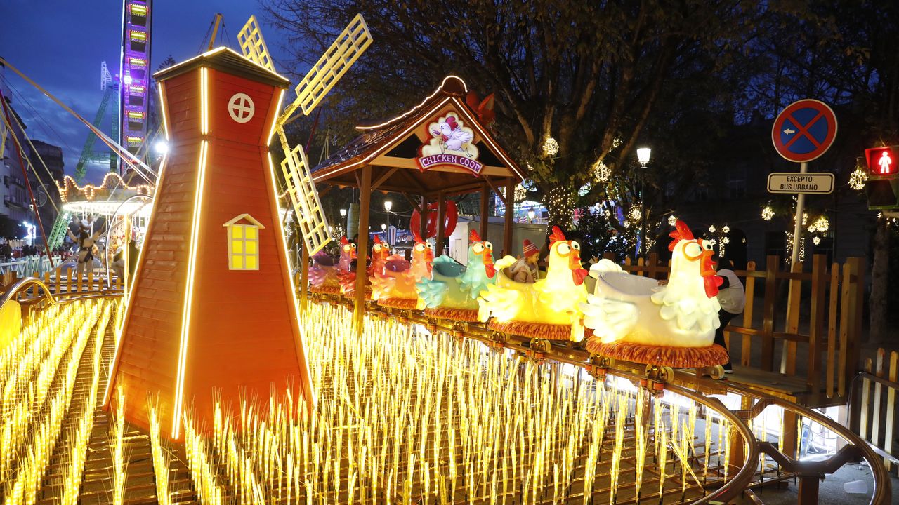 As Es El Parque De Atracci Nes De La Navidad De Vigo En Areal