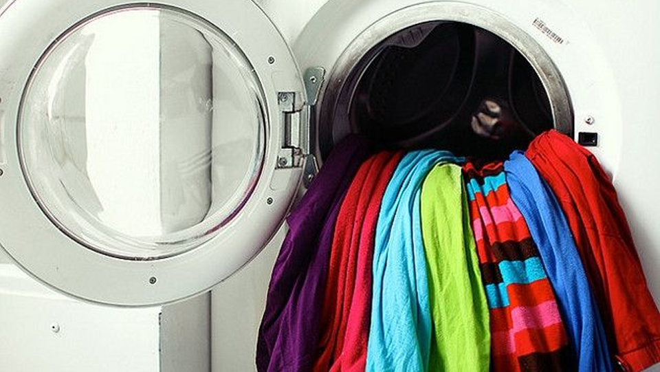 difícil Hazme Ocho Consejos para evitar que se estropee la ropa en la secadora