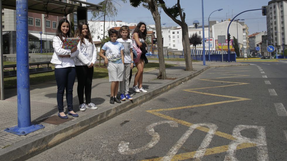 Alumnos De O Burgo Sin Bus Escolar Por Unos Metros    