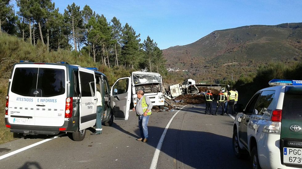 Un Accidente Con Tres Camiones Implicados Mantiene Cortada La Ou-533 En ...