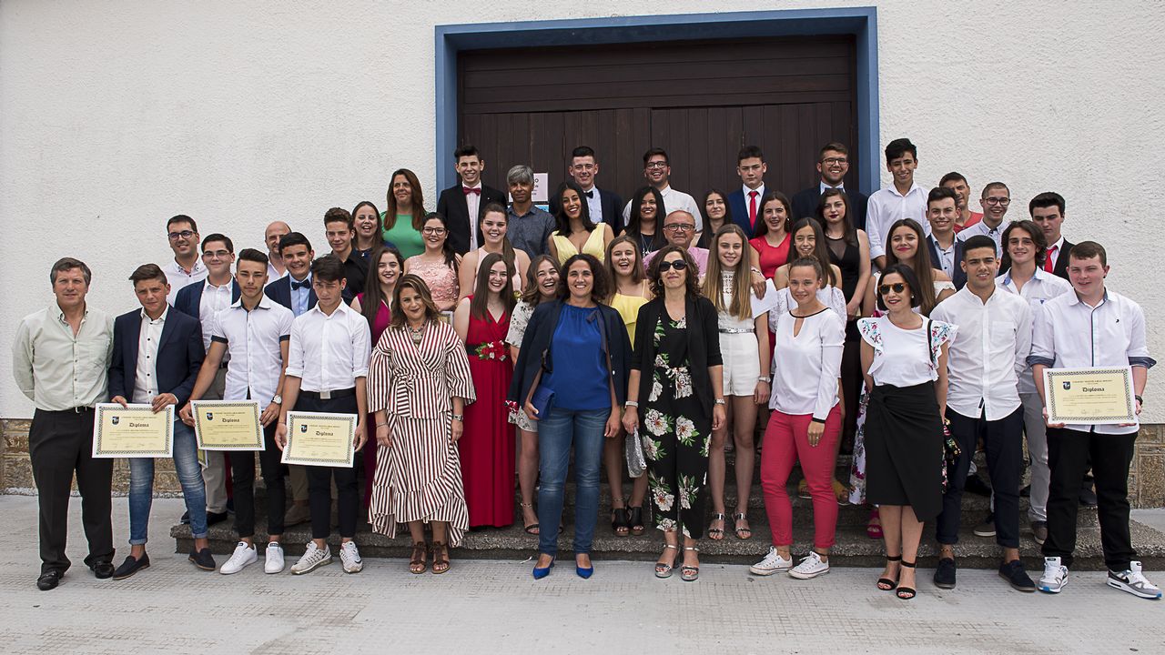 Jornada de despedidas y reconocimientos en el colegio Manuela Rial Mouzo