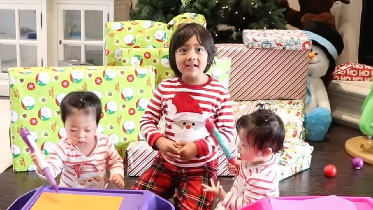 Christmas Morning 2016 Opening Presents with Ryan ToysReview 