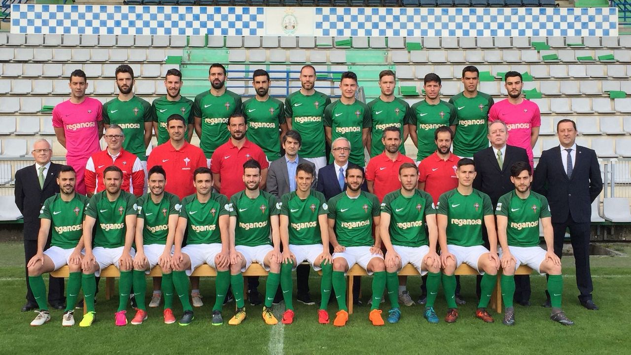 Los Jugadores Del Racing Posaron Para La Foto Oficial De La Temporada