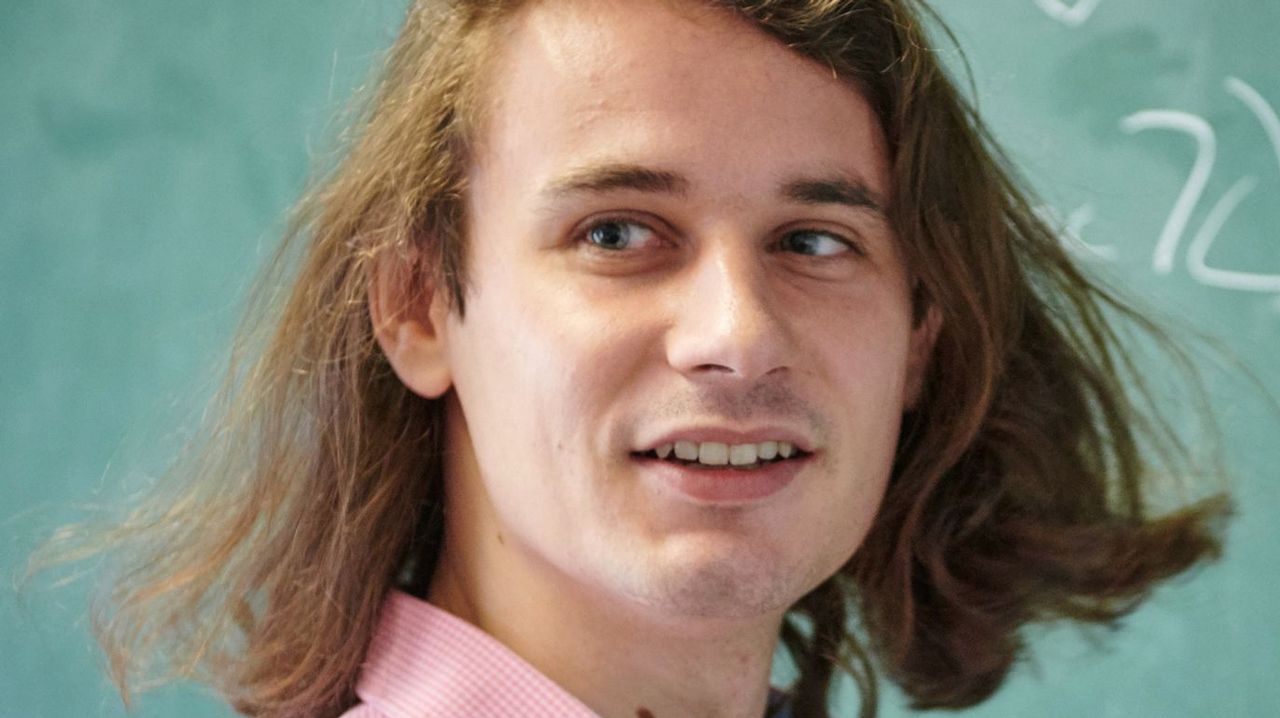 Peter Scholze, De 30 Años, Gana El Considerado Como El Nobel De Las ...