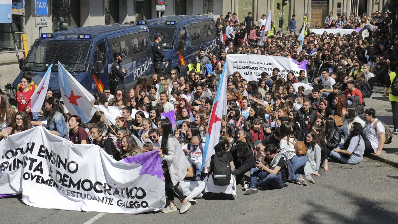 Condenan A 5 Piquetes Por Boicotear Una Clase De La USC En Una Huelga