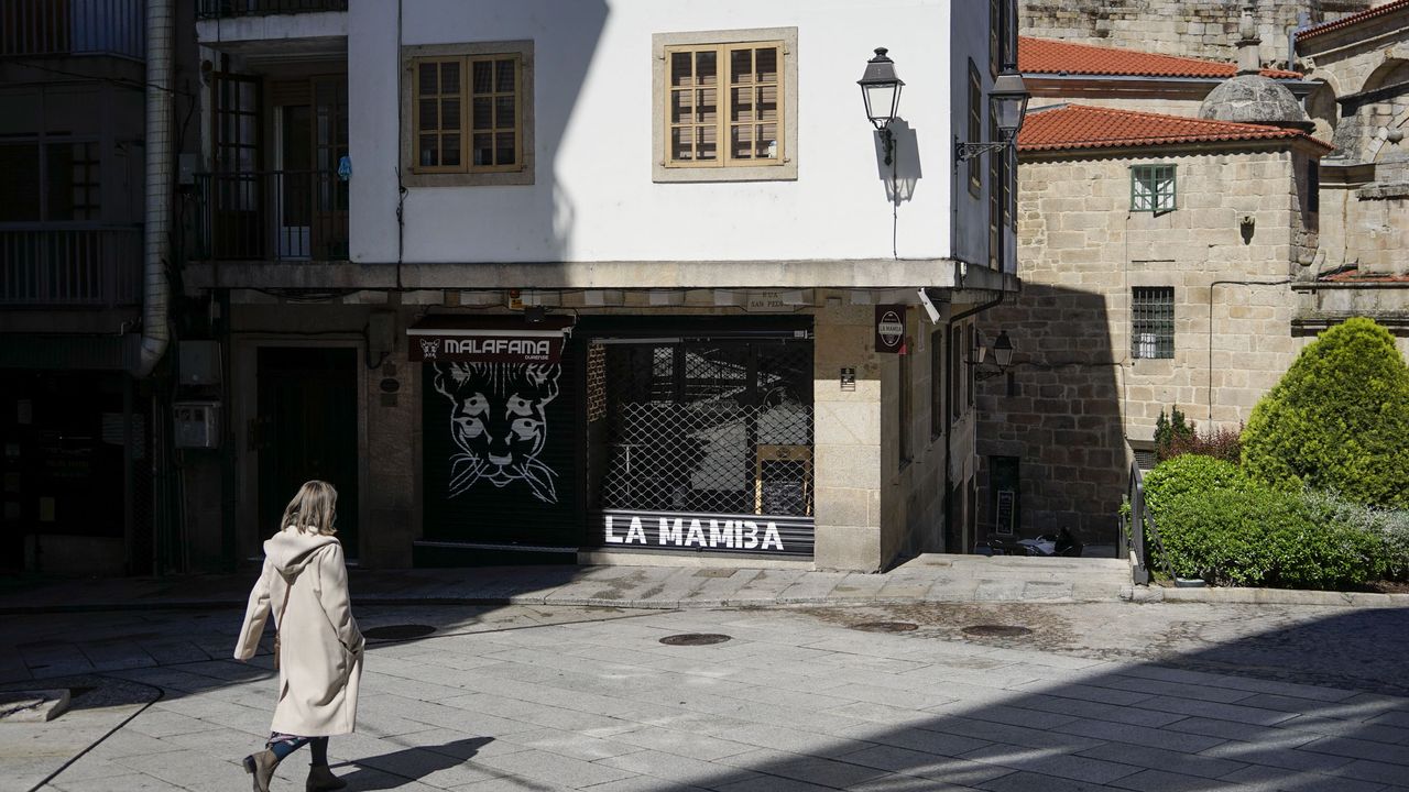 Reabre el bar La Mamba, en Ourense, tras la reyerta que acabó con su dueño  herido grave