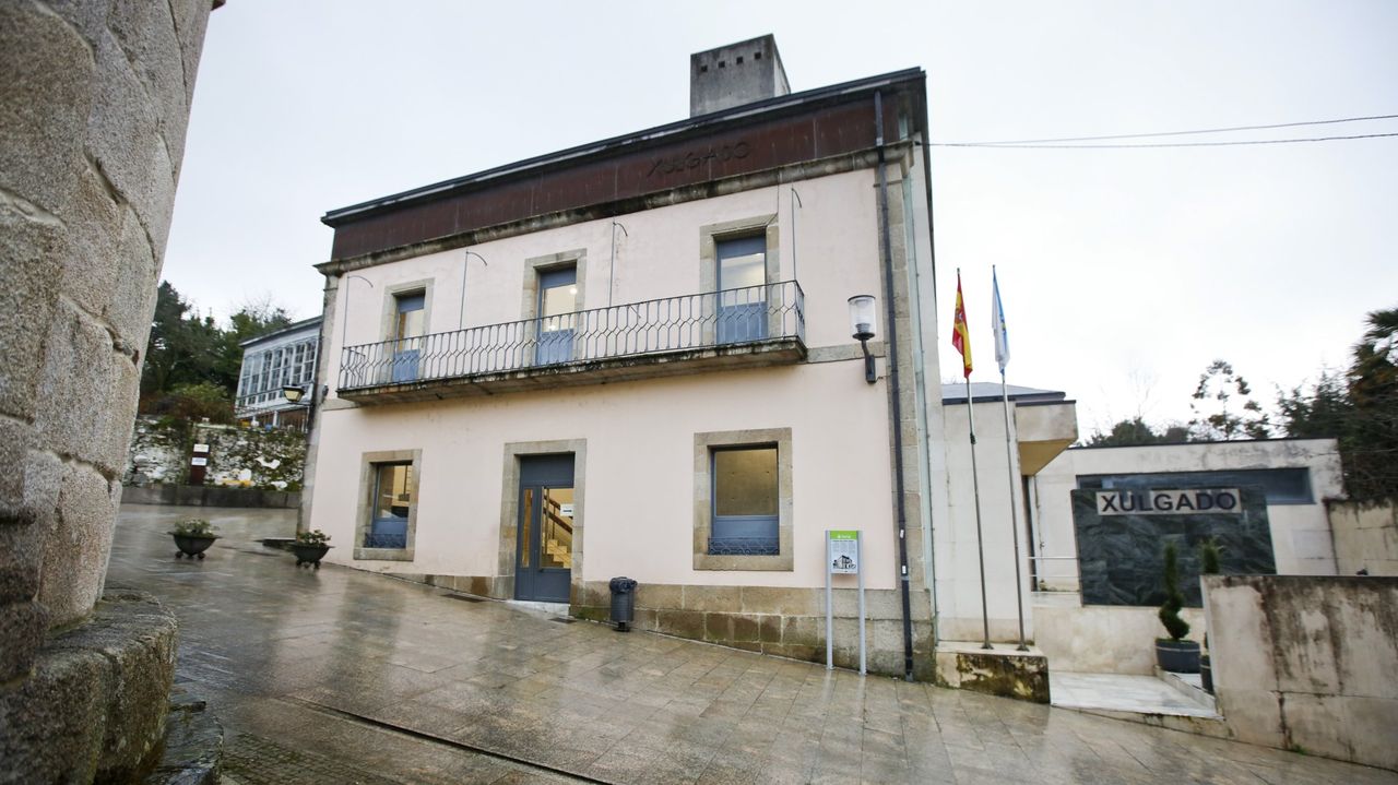 Tres detenidos por violar en grupo a una mujer en Sarria y grabarlo en vídeo