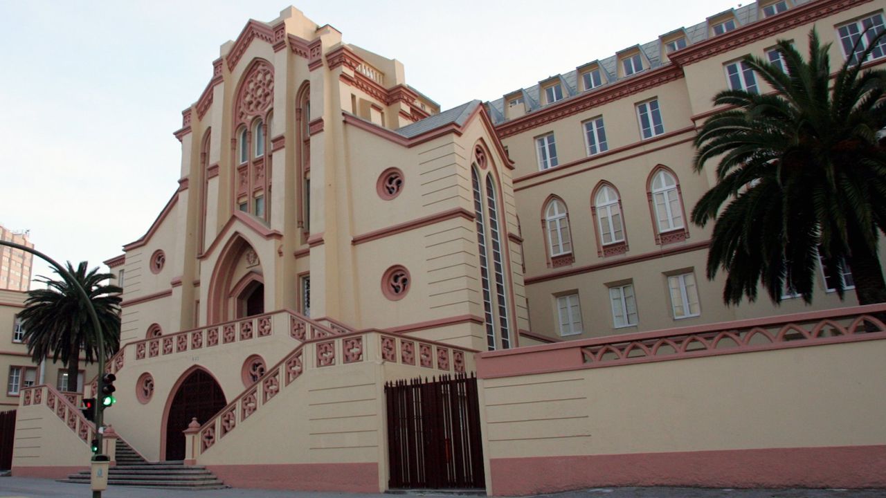 Denuncian que un hombre intentó llevarse a una niña a la salida del colegio Compañía de María, en A Coruña