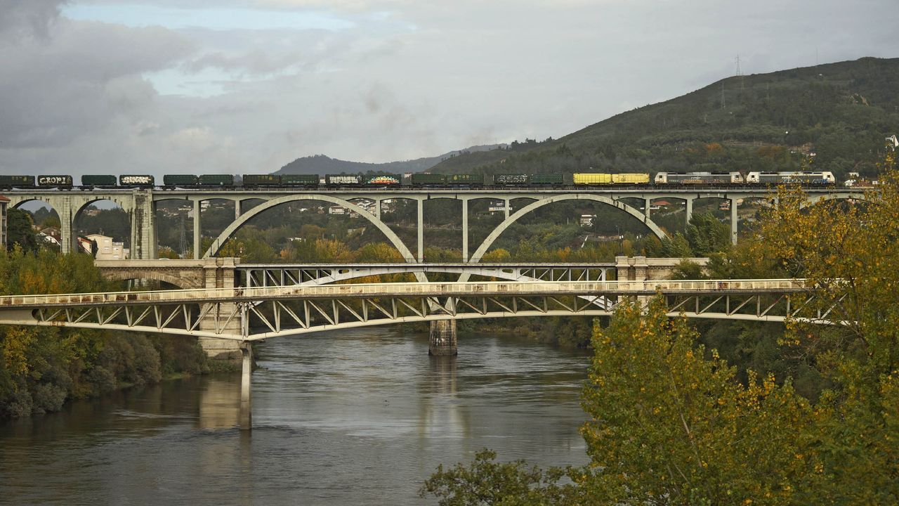 Ethel Vzquez convoca uma reunião com os Transportes para tratar da exclusão da Galiza das estradas ferroviárias