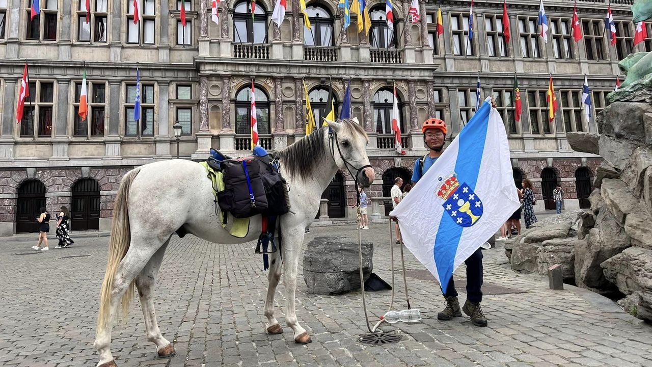 A guerra na Ucrânia força os chineses a cavalo a mudar a rota para a China