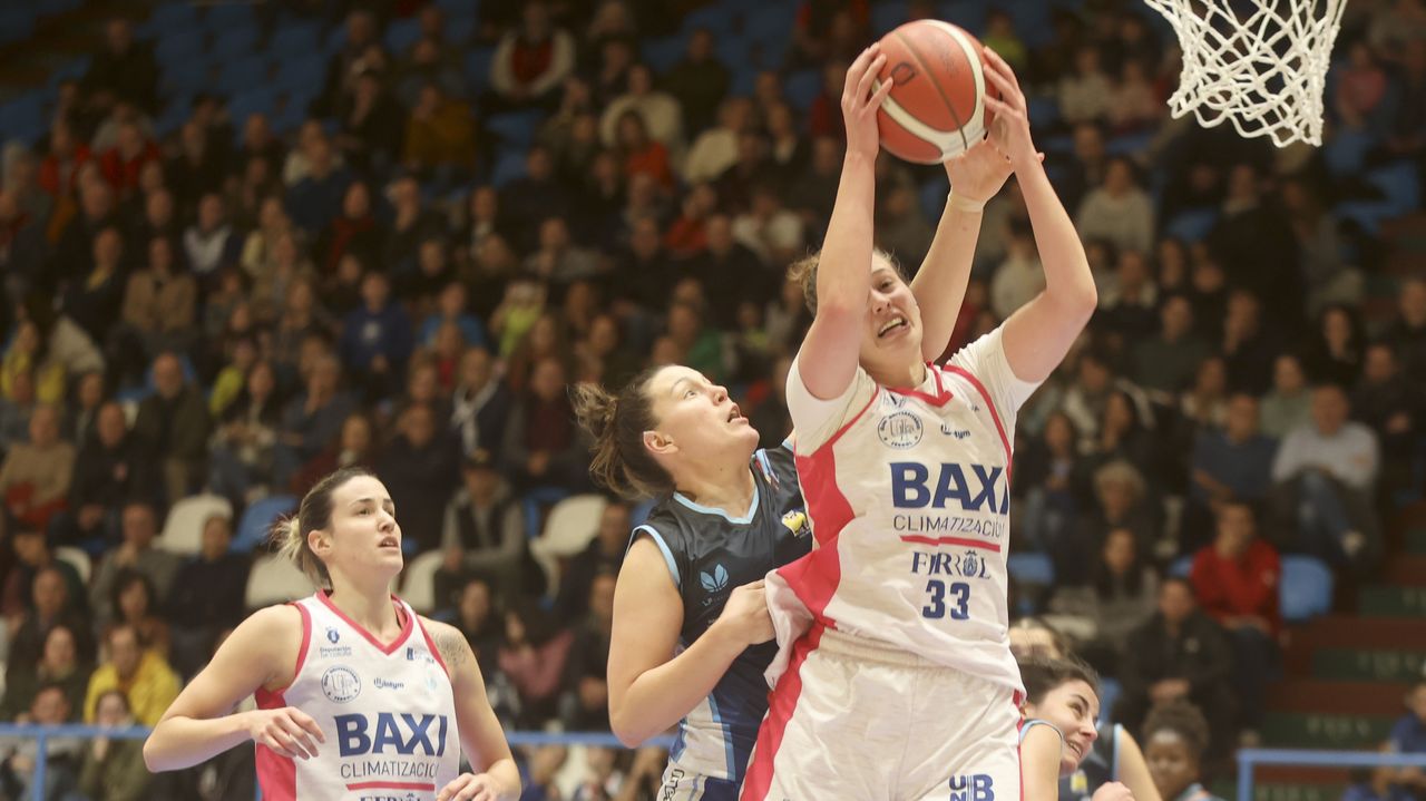 Ambiente De Baloncesto De Máximo Nivel En Ferrol: El Baxi Vence A Ardoi ...