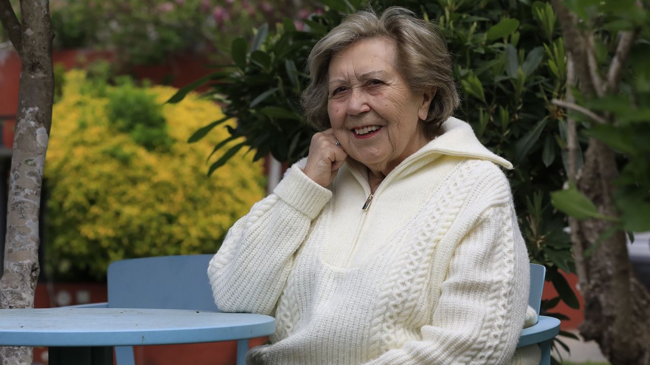 Rosa Gómez Limia, primera diputada de izquierdas en el Parlamento: «Quiero  una mujer feminista de presidenta»