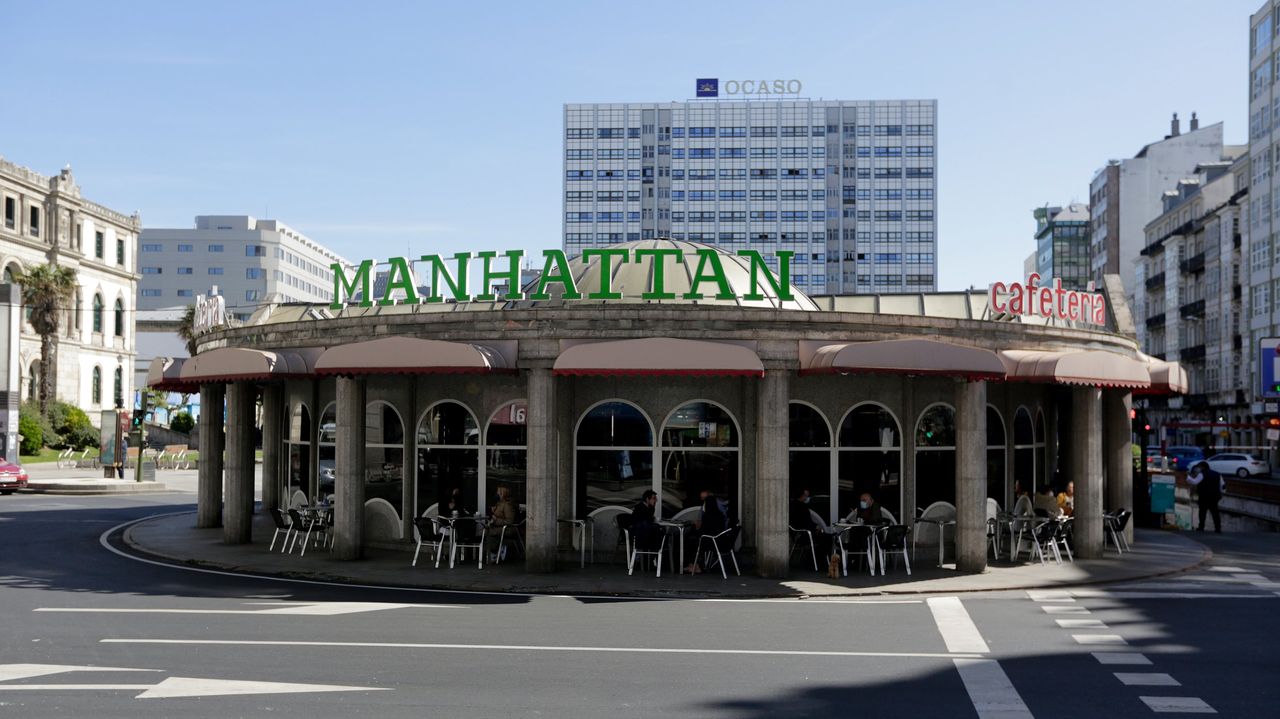 La cafetería Manhattan de A Coruña, un escenario de cine que brilla en la  película «Fatum»