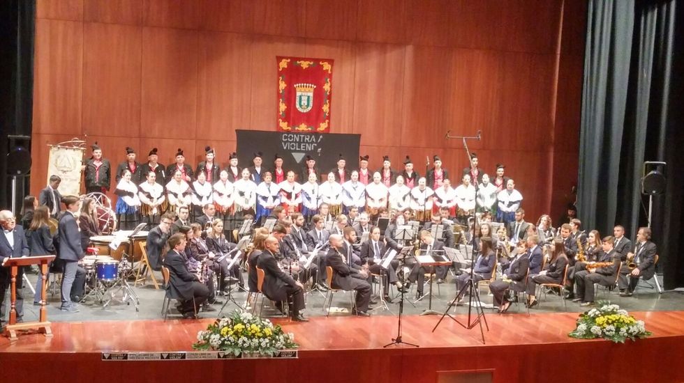 Concierto de la Banda de Vilalba en la Praza de Praterías